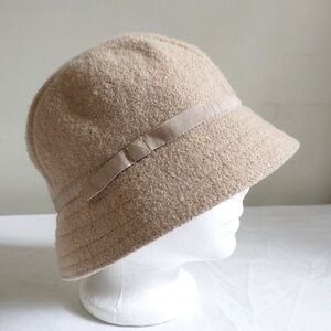 Betmar New York Ladies Bucket Brim Hat with Velvet Bow tan  Wool Felt Vintage